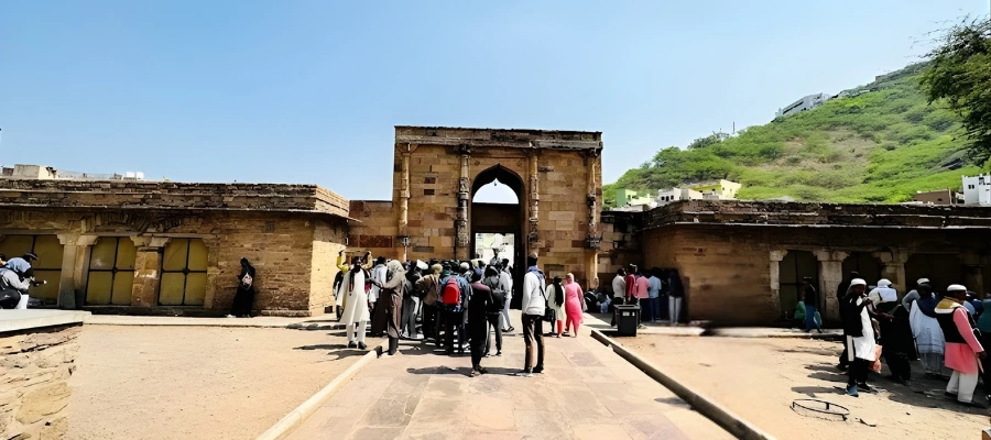 Adhai Din Ka Jhonpra