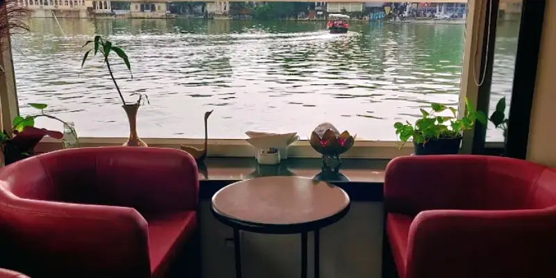 Jheel’s Ginger Coffee Bar & Bakery