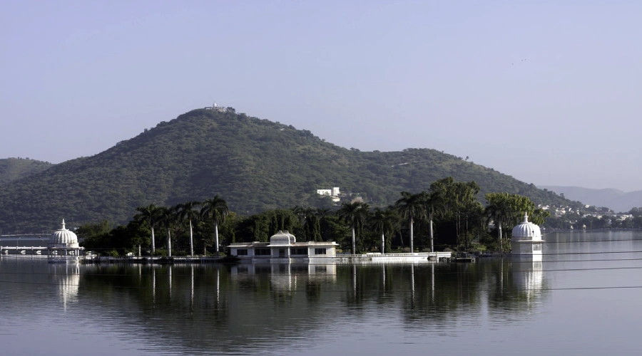 Nehru Garden in the Fateh Sagar lake in Udaipur