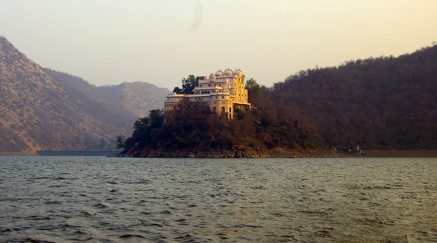 Siliserh Lake